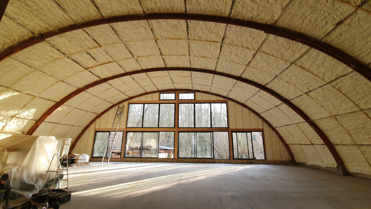 mousse expansive isolation toiture