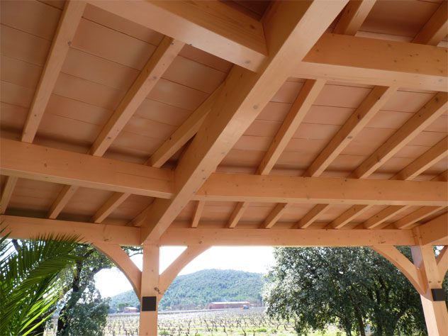 sous toiture bois
